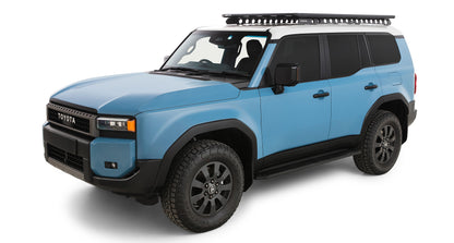 Galerie de toit Rhino-Rack Pioneer pour Land Cruiser Prado 250, dimensions 2100x1240mm, fixation robuste et design élégant.