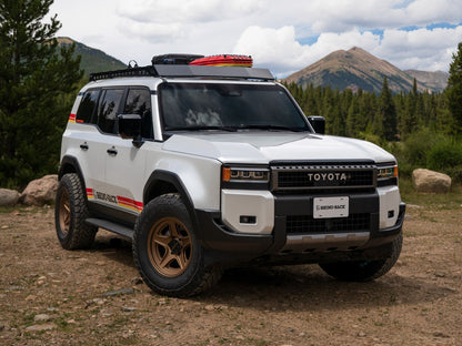 Galerie de toit Rhino-Rack pour Land Cruiser Prado 250, dimensions 2413x1219mm, fixation solide et design robuste.