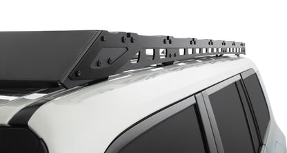 Galerie de toit RHINO-RACK pour Land Cruiser Prado 250, dimensions 2413x1219mm, robuste et adaptée au véhicule.
