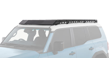 Galerie de toit RHINO-RACK pour Land Cruiser Prado 250, dimensions 2413x1219mm, avec barres et fixation robustes.