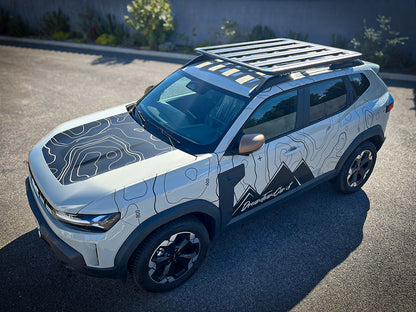 Galerie de toit Pioneer RHINO-RACK pour Dacia Duster 2024+, 1300x1240mm, montage sur le toit du véhicule.