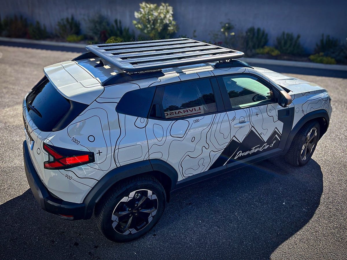 Kit galerie de toit Rhino-Rack Pioneer 1300x1240mm pour Dacia Duster 2024, vue de côté montrant la structure robuste.