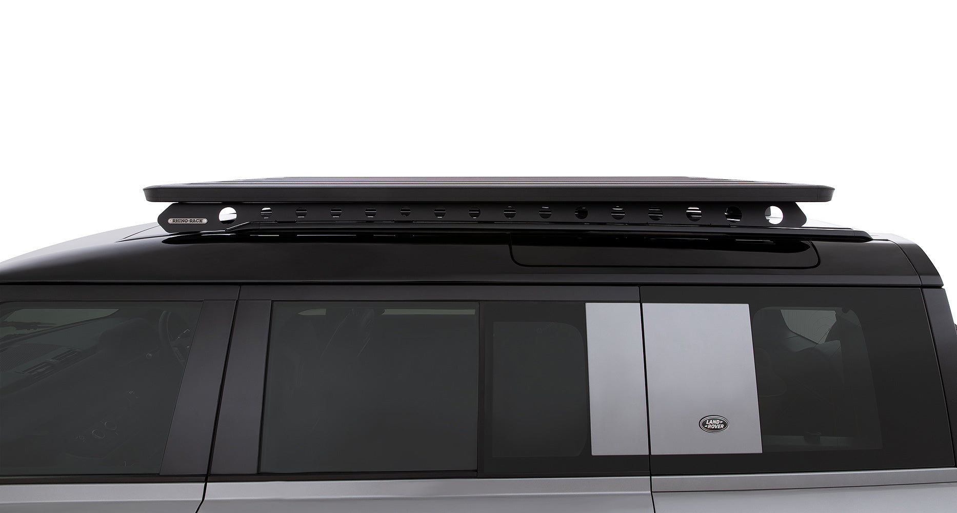 Galerie de toit Rhino-Rack Pioneer pour Land Rover Defender II 110 L663 2020+, fixation robuste et design fonctionnel visible.