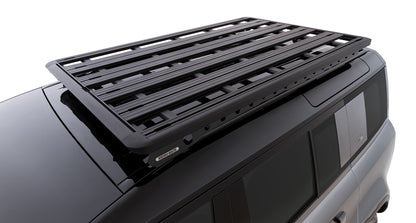 Galerie de toit Rhino-Rack Pioneer 1900x1240mm pour Land Rover Defender II 110 L663 2020+ sur le toit du véhicule.
