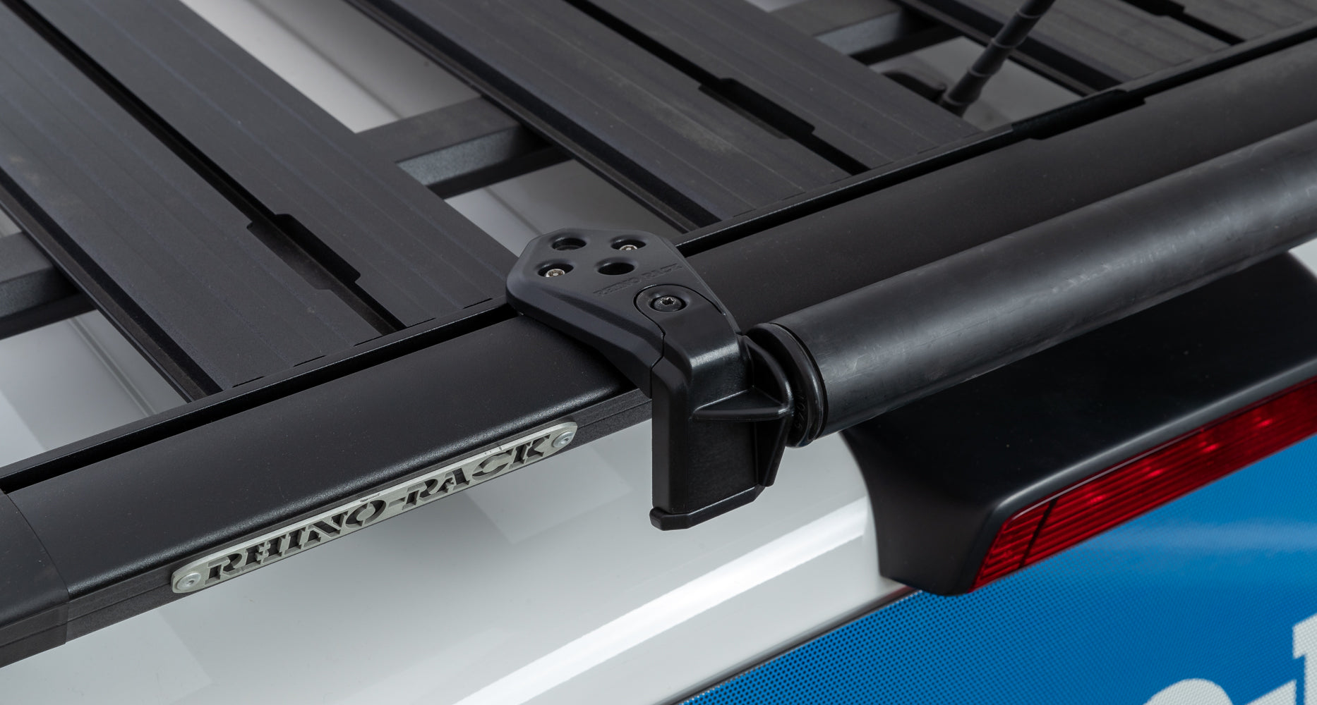 Kit d'installation rapide Stow-iT Rhino-Rack pour galerie ou barre, accessoire pratique pour fixation rapide.