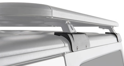 Kit de 2 barres de toit de 1500mm RHINO-RACK Sportz pour Jeep Wrangler JK 2 portes, fixations visibles.