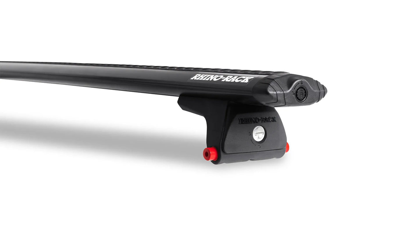 Kit de 2 barres de toit RHINO-RACK Sportz de 1500mm pour Jeep Wrangler JK 2 portes, vue des barres installées.