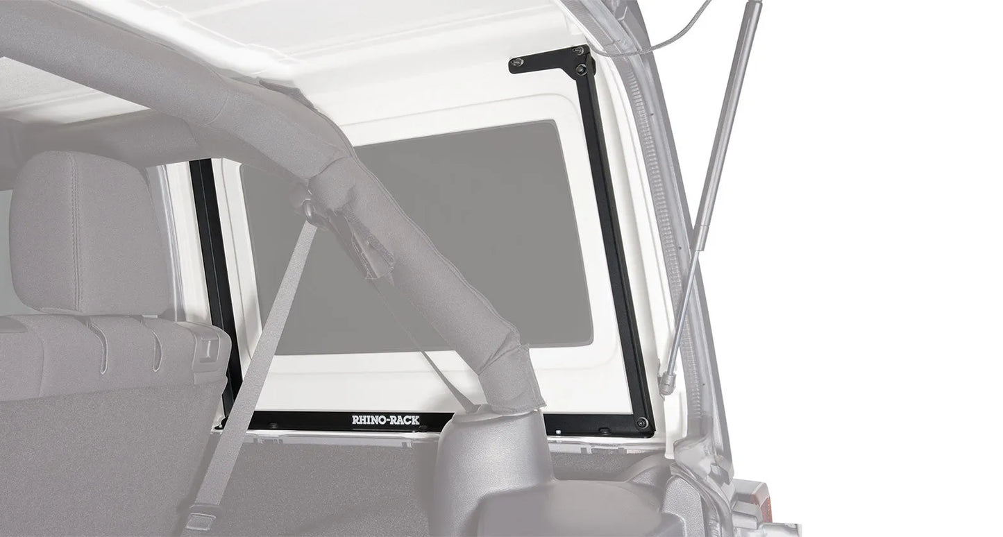 Kit de 2 barres de toit Sportz RHINO-RACK de 1500mm pour Jeep Wrangler JK 2 portes, vue des barres installées.