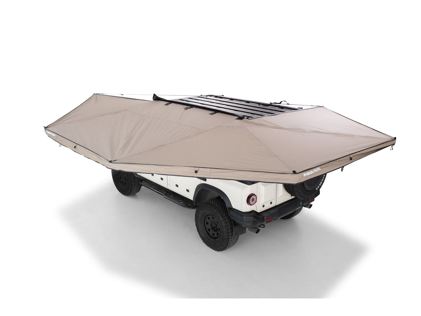 Auvent auto-portant 270° et parois Batwing côté gauche de la marque RHINO-RACK, pour véhicule tout-terrain.