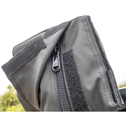 Auvent auto-portant 270° avec parois batwing côté gauche de la marque RHINO-RACK, pour véhicule tout-terrain.