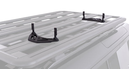 Support pour plaques à sable Maxtrax de RHINO-RACK, fixation sécurisée pour accessoires de véhicule tout-terrain.