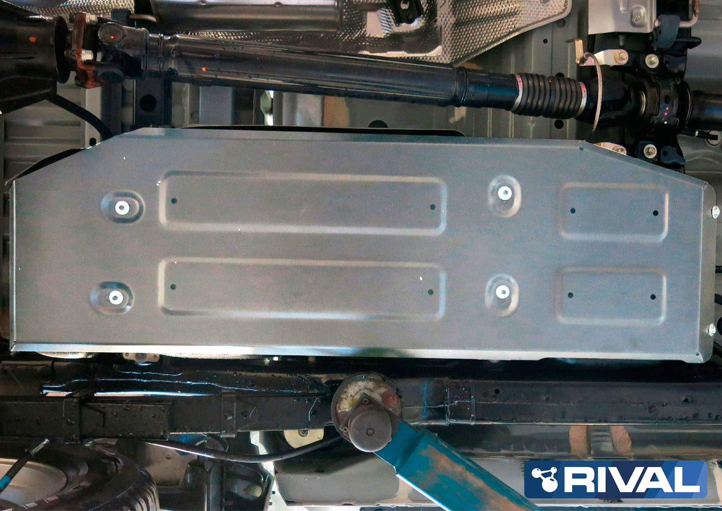 Protection inférieure en aluminium 6mm pour Toyota Hilux Revo 2016+ par RIVAL 4X4, kit de protections intégrales robustes.