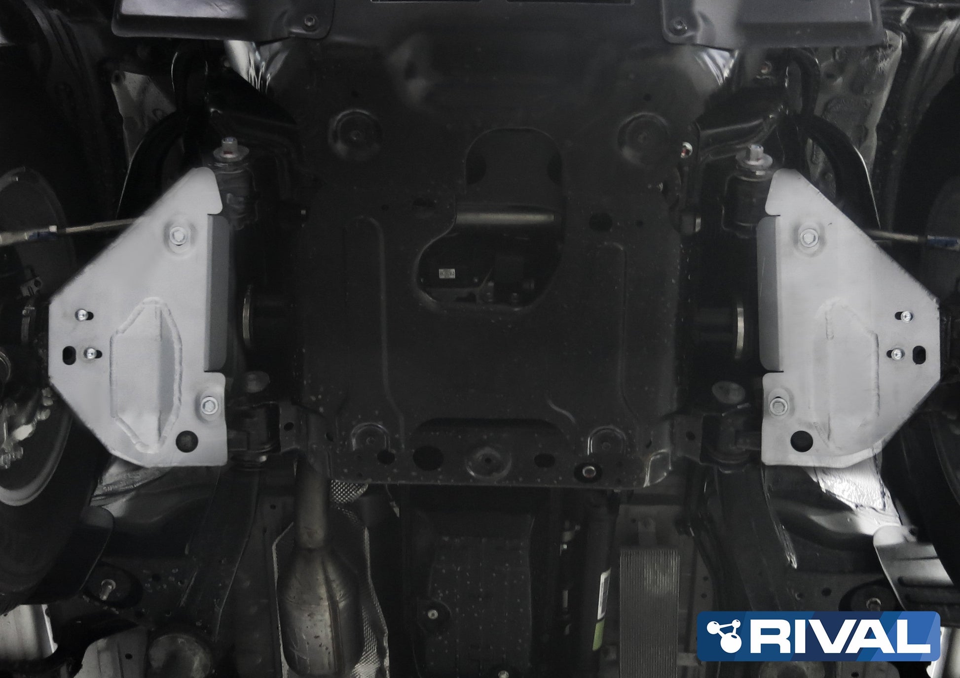 Kit de protections inférieures intégrales RIVAL 4X4 pour Toyota Hilux Revo 2016+ en aluminium de 6mm, protections robustes et durables.
