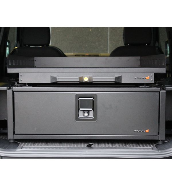 Plateau coulissant RUUUD pour tiroir de Defender 90 Commercial 2020+, accessoire pratique pour tiroirs robustes.