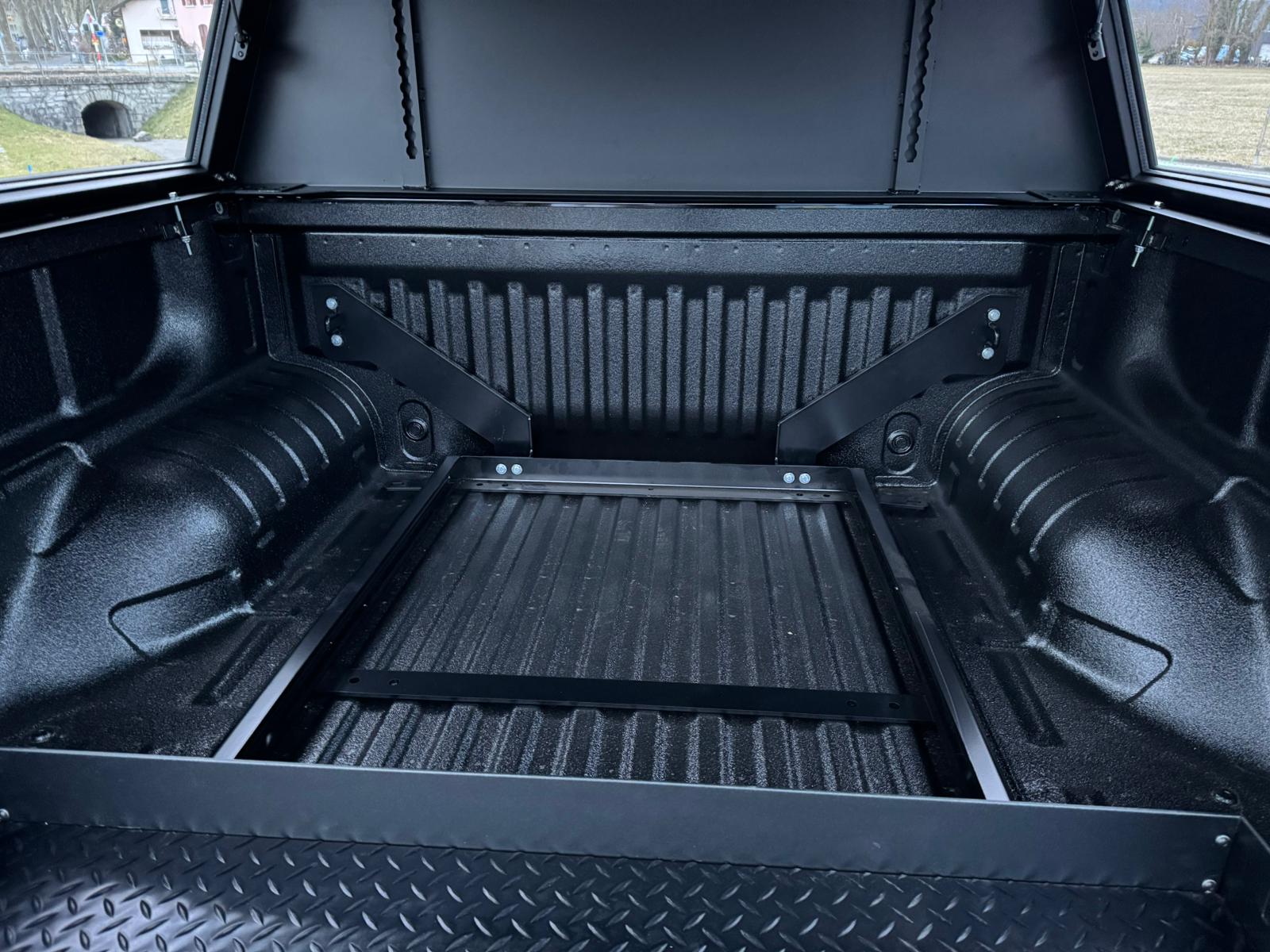 Plateau coulissant RUUUD pour Maxus T90/T60 Double Cab 2022, plateforme robuste et fonctionnelle, vue en détail.