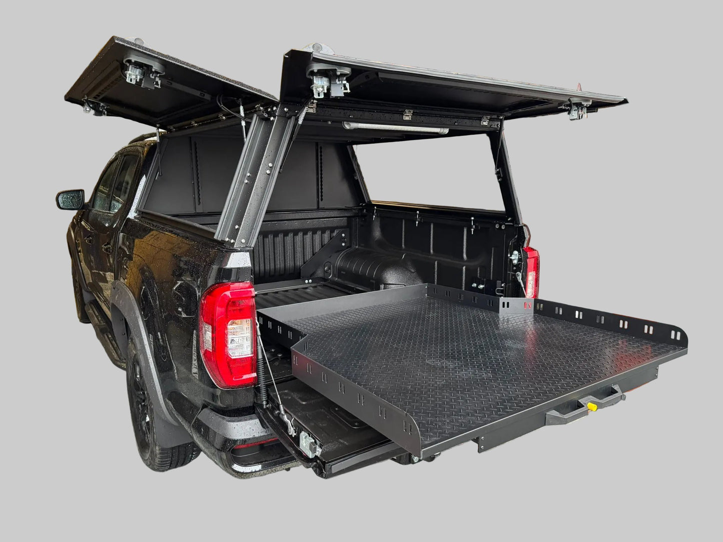 Plateau coulissant RUUUD pour Maxus T90/T60 double cab 2022+, surface en métal robuste, installation facile.