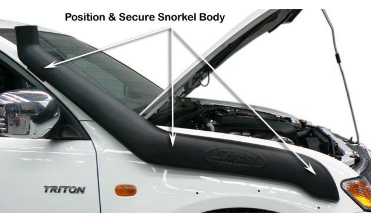 Snorkel Safari 4x4 pour Mitsubishi Triton/L200 2006-2015, fixation sur le côté du véhicule.