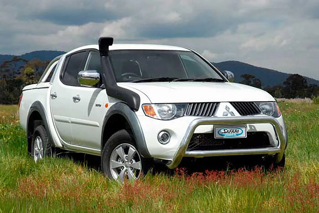 Élément de snorkel Safari 4x4 pour Mitsubishi Triton/L200 2006-2015, montage sur le côté du véhicule.