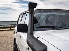Snorkel Safari 4x4 pour Toyota Land Cruiser 80, accessoire de protection et d'équipement pour le moteur en environnement humide.