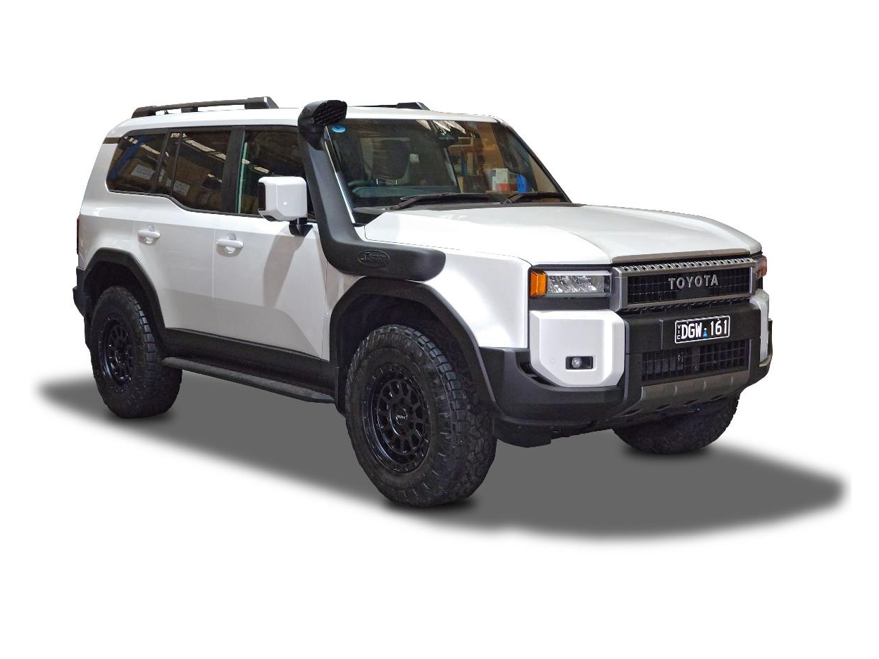 Snorkel Safari 4x4 Armax Land Cruiser GDJ250 avec prise d'air haut débit, monté sur un véhicule tout-terrain.