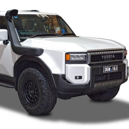 Snorkel Safari 4x4 Armax Land Cruiser GDJ250 avec prise d'air haute débit pour extérieur robuste et performance.