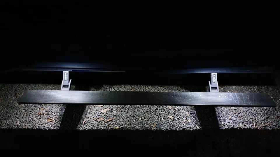 Marche-pied électrique T-MAX pour Dodge RAM 1500 DS Classic 2009-2018, pièce robuste en acier pour faciliter l’accès.