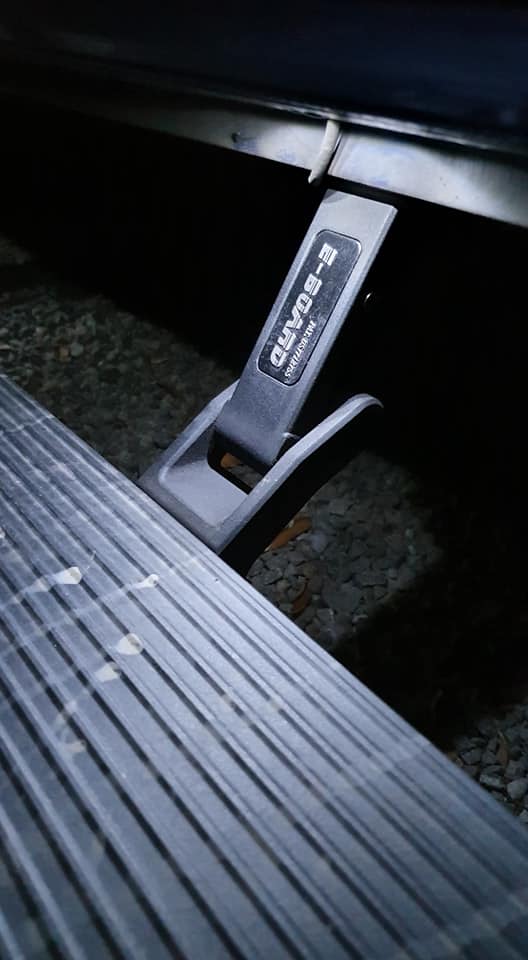 Marche-pied électrique T-MAX pour Dodge RAM 1500 DS Classic 09-18, accessoire robuste pour facilitation d'entrée.