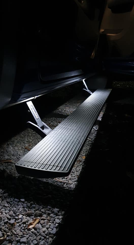 Marche-pied électrique T-MAX pour Dodge RAM 1500 DS Classic 2009-2018, accessoire robuste pour facilité d'entrée et de sortie.