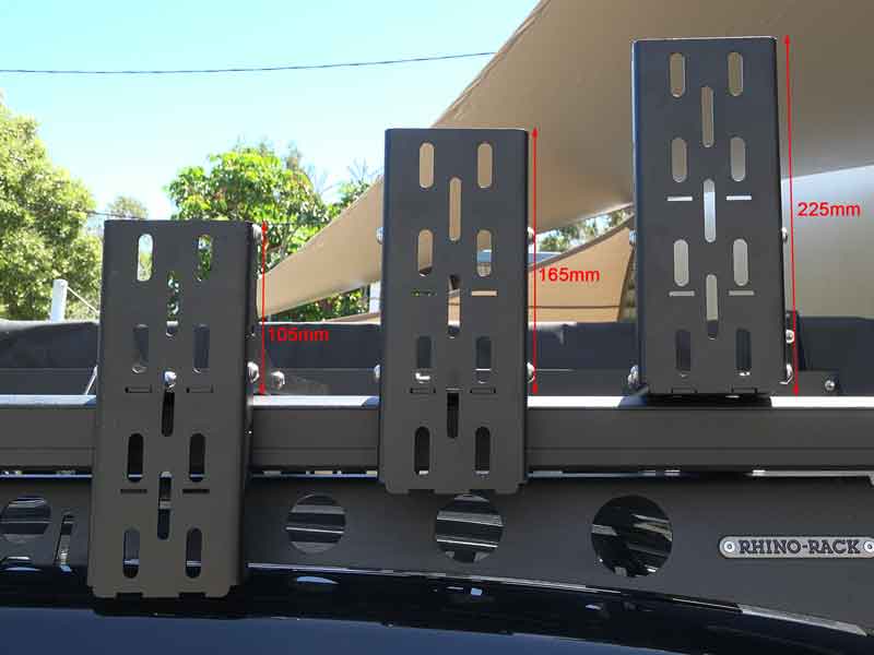 Auvent auto-portant 270° XT MAX de The Bush Company, installé sur un véhicule 4x4, avec support robuste et couverture résistante.
