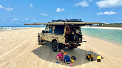 Auvent auto-portant 270° XT MAX de The Bush Company pour véhicules 4x4, fixation robuste, installation sur le toit.