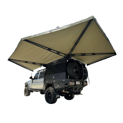 Auvent auto-portant 270° XT MAX de The Bush Company pour 4x4, monté sur véhicule tout-terrain, protection solaire et pluie.