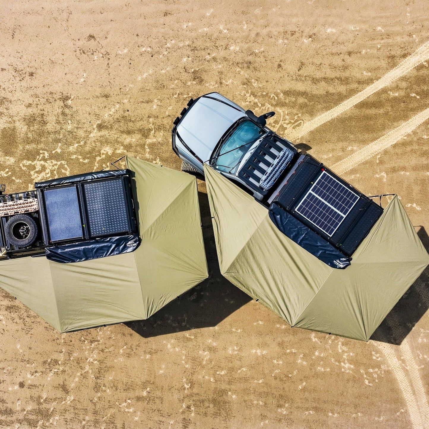 Auvent auto-portant 270° XT MAX The Bush Company pour véhicule 4x4, robuste et compact, installé sur un 4x4.