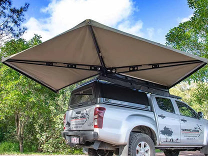Auvent autoportant 270° XT™ MK2 de The Bush Company, solide et robuste pour abriter votre espace extérieur.