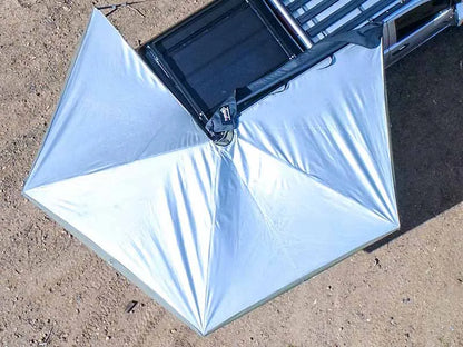 Auvent autoportant 270° XT™ MK2 de The Bush Company, vue partielle montrant la toile et la structure robuste.