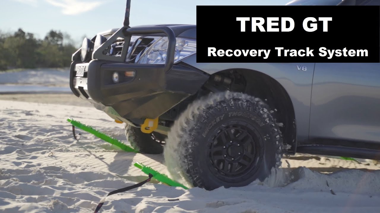 Plaques à sable TRED GT Recovery, ultra résistantes, conçues pour 4x4, montrant la plaque en acier robuste pour l'aide en récupération.