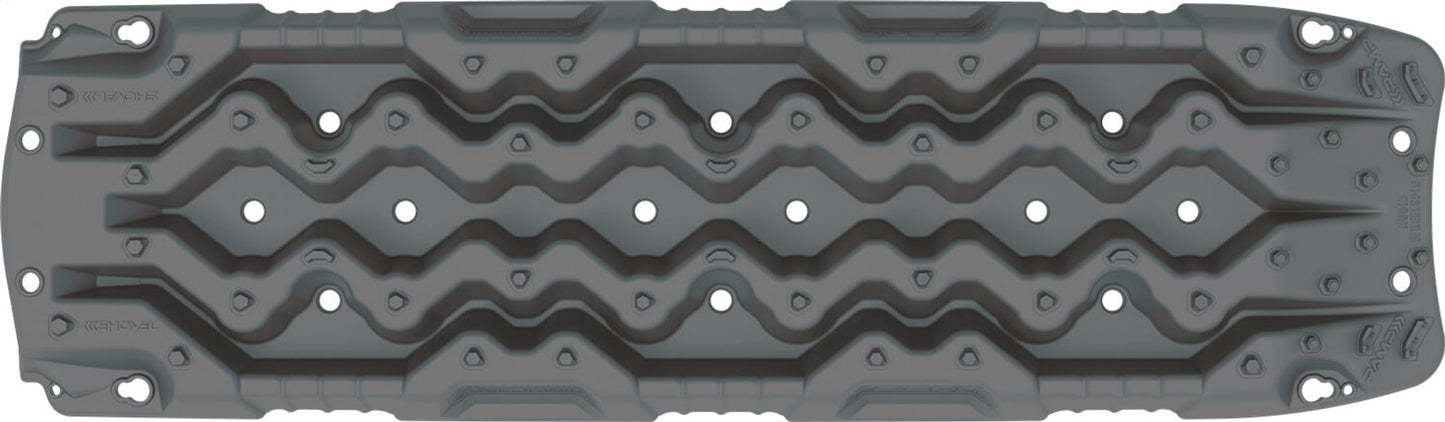 Plaques à sable TRED GT Recovery ultra résistantes pour véhicules 4x4, conçues pour l’auto-encagement en terrain difficile.