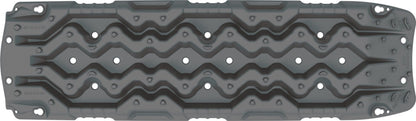 Plaques à sable TRED GT Recovery ultra résistantes pour véhicules 4x4, conçues pour l’auto-encagement en terrain difficile.