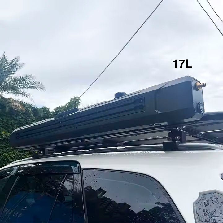 Réservoir d’eau latéral Xperts 4x4 avec pompe 12V intégrée, capacité de 17L, montre la vue latérale du réservoir avec pompe intégrée.