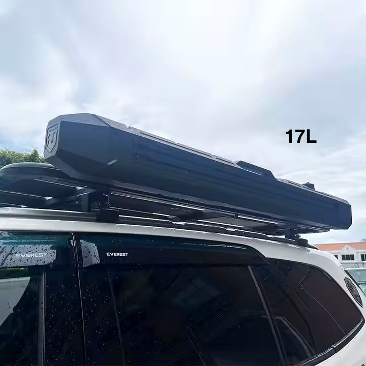 Réservoir d’eau latéral Xperts 4x4 avec pompe 12V intégrée, capacité de 17L, en plastique robuste pour véhicules tout-terrain.