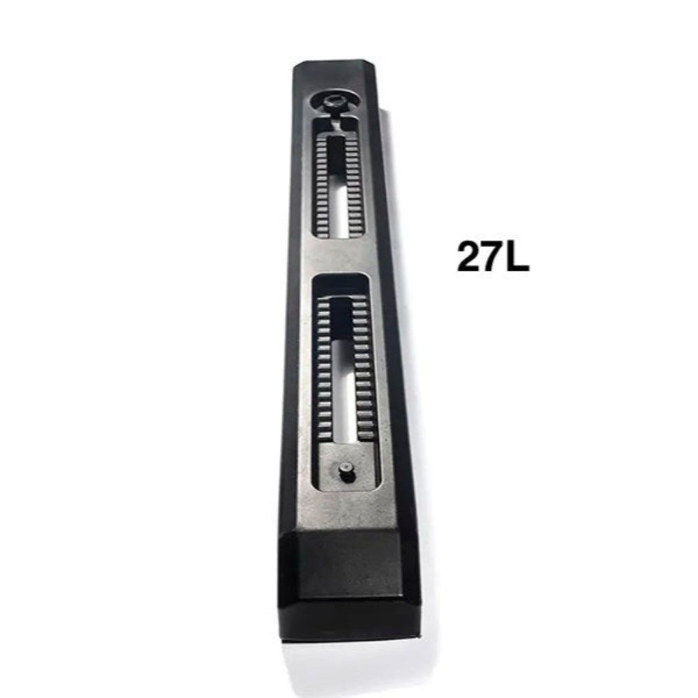 Réservoir d’eau latéral Xperts 4x4 avec pompe 12V intégrée, capacité de 17L, en plastique robuste pour véhicule tout-terrain.