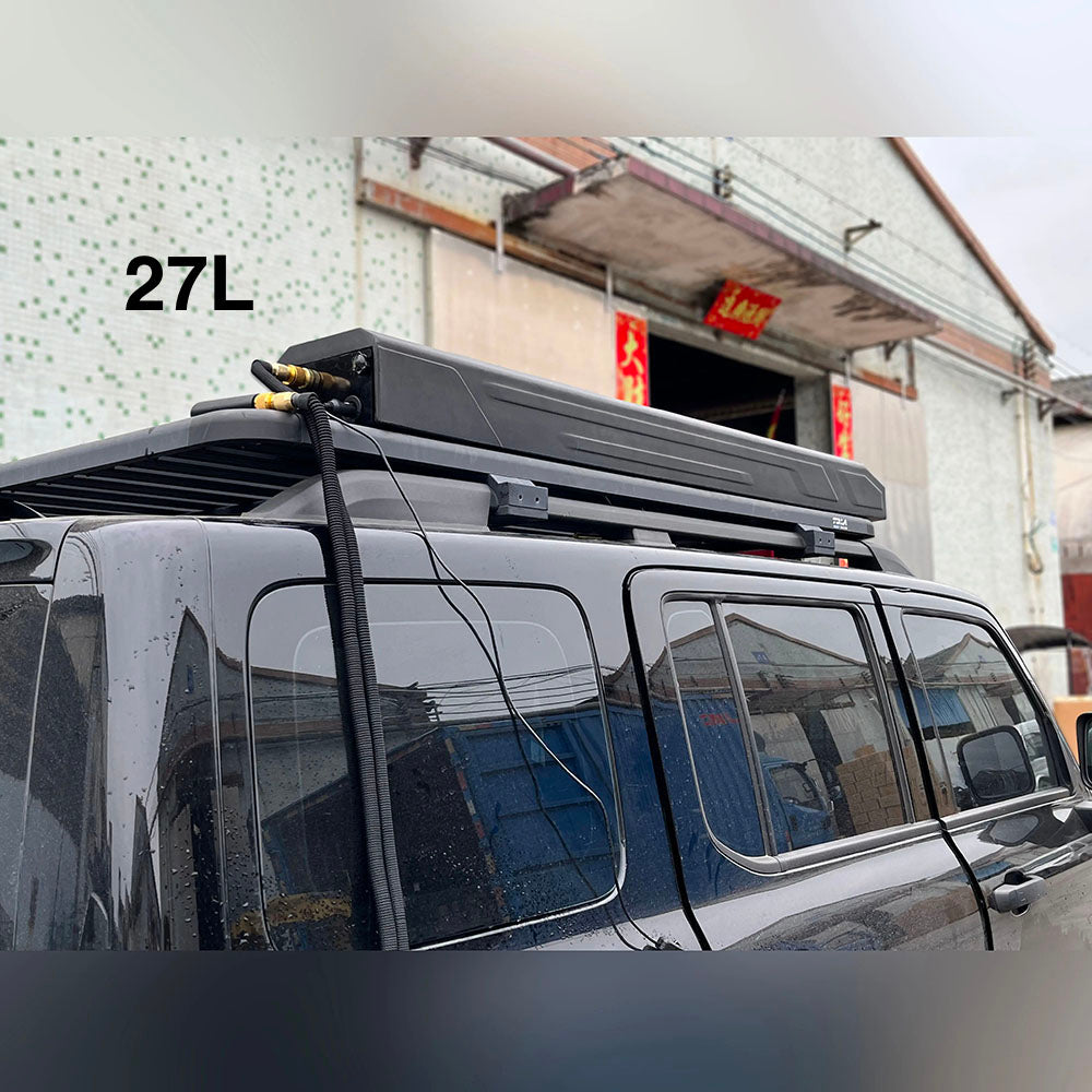 Réservoir d'eau latéral Xperts 4x4 avec pompe 12V intégrée, capacité de 17L, en plastique robuste pour véhicules tout-terrain.