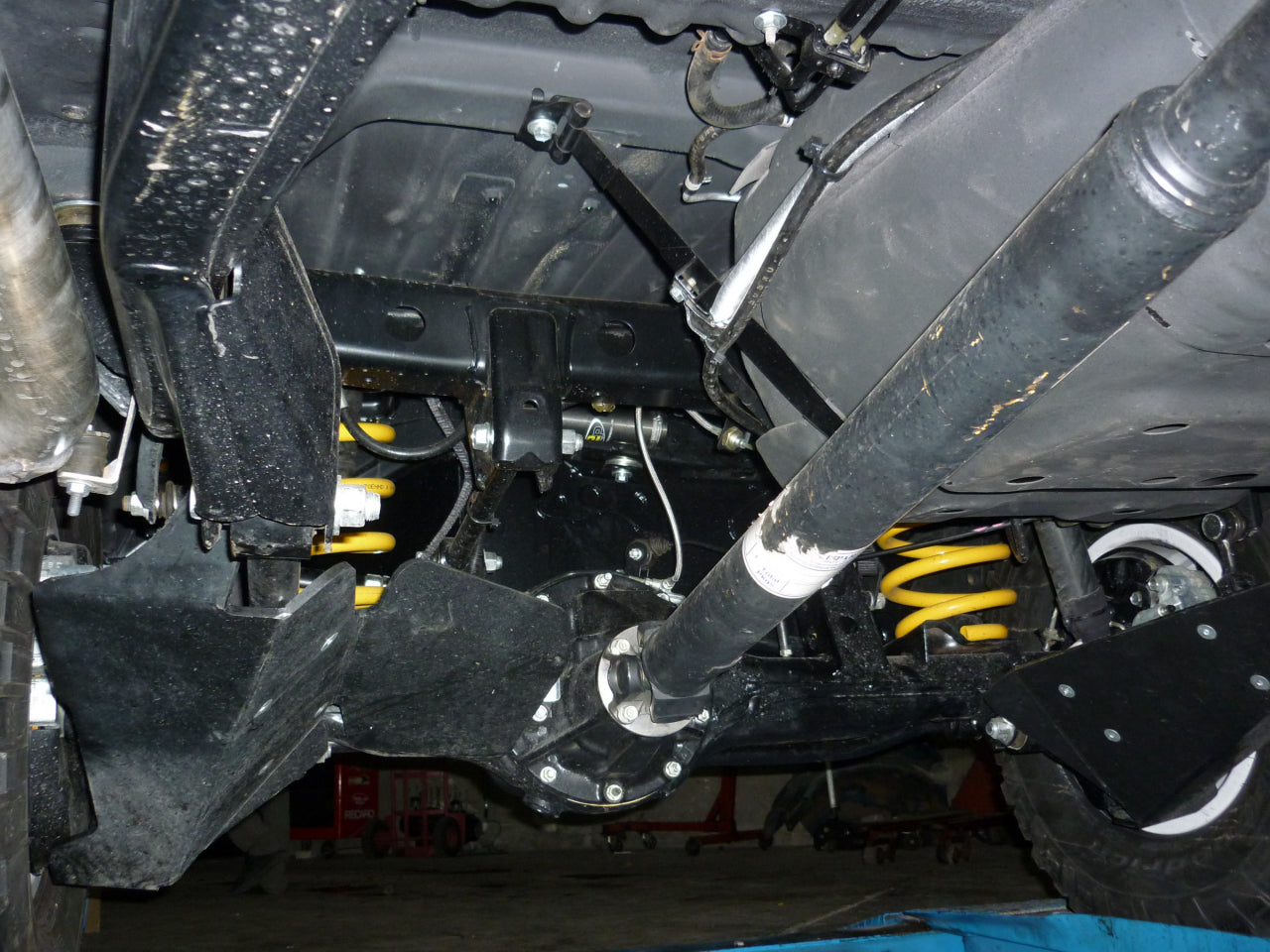 Paire de protections amortisseurs arrières en PEHD de 8mm pour Toyota HDJ80 N4 Offroad, accessoires 4x4 robustes.