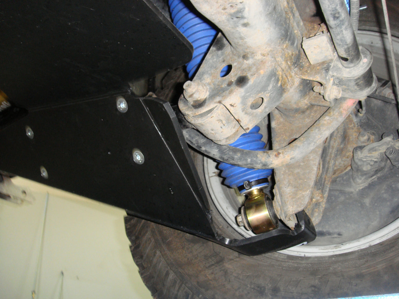 Paire de protections amortisseurs arrière en PEHD de 8mm pour Toyota HDJ80 N4 OFFROAD, accessoires 4x4 robustes.