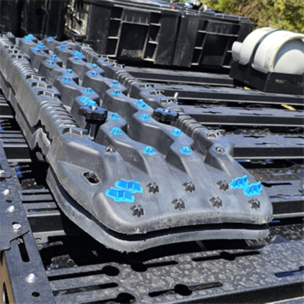 Supports verrouillables pour plaques de désensablement Predator Offroad sur Xperts4x4 Accessoires 4x4 Off-Road