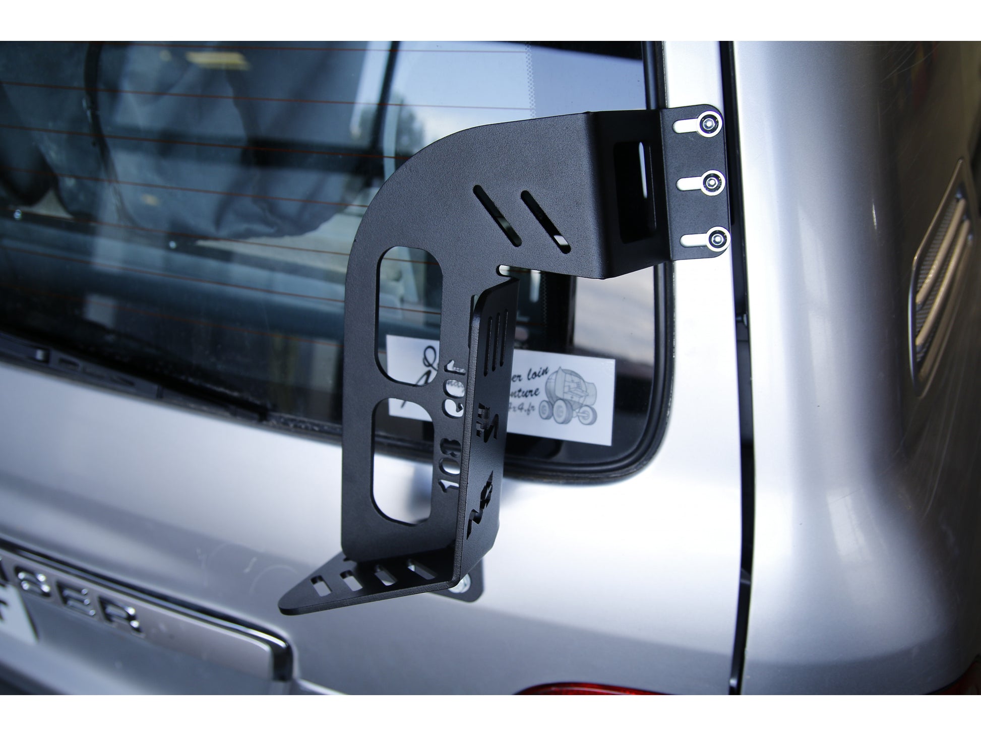 Support de plaques à sable Maxtrax N4 OFFROAD pour hayon de Toyota HDJ100 N4-Offroad, accessoire robuste pour l off-road.