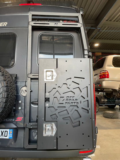 Coffre en aluminium N4-Offroad pour porte tout N4-PR3000 sur Mercedes Sprinter W907, accessoires robustes pour véhicule utilitaire.
