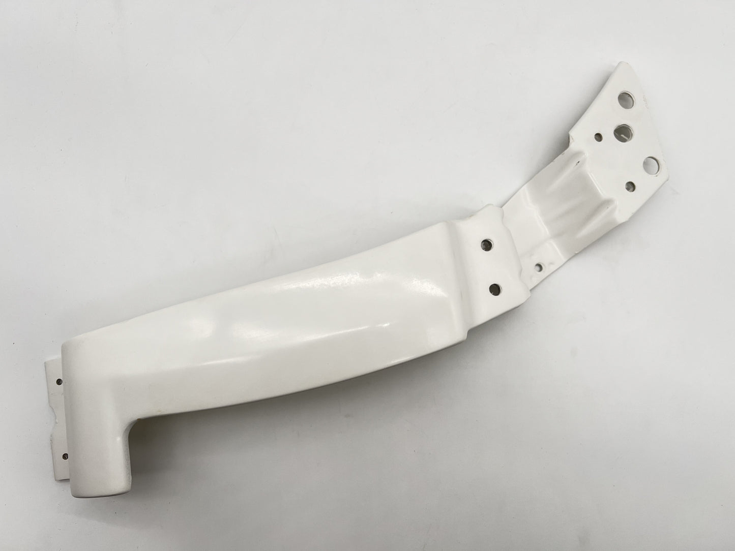 Habillages bas d'ailes avant profilés pour Mercedes Sprinter W907 4x4 N4-Offroad, adaptés pour pneus de grande dimension.