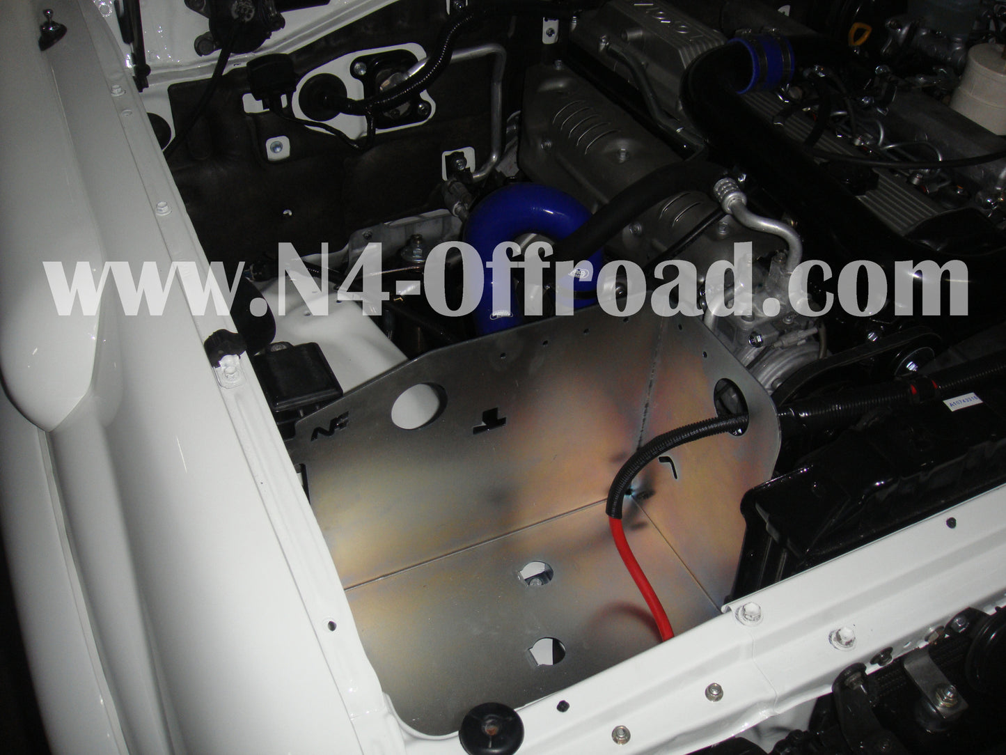 Kit de bacs à batteries en acier N4-Offroad pour Toyota HDJ80, paire d'accessoires robustes pour le stockage sécurisé des batteries.