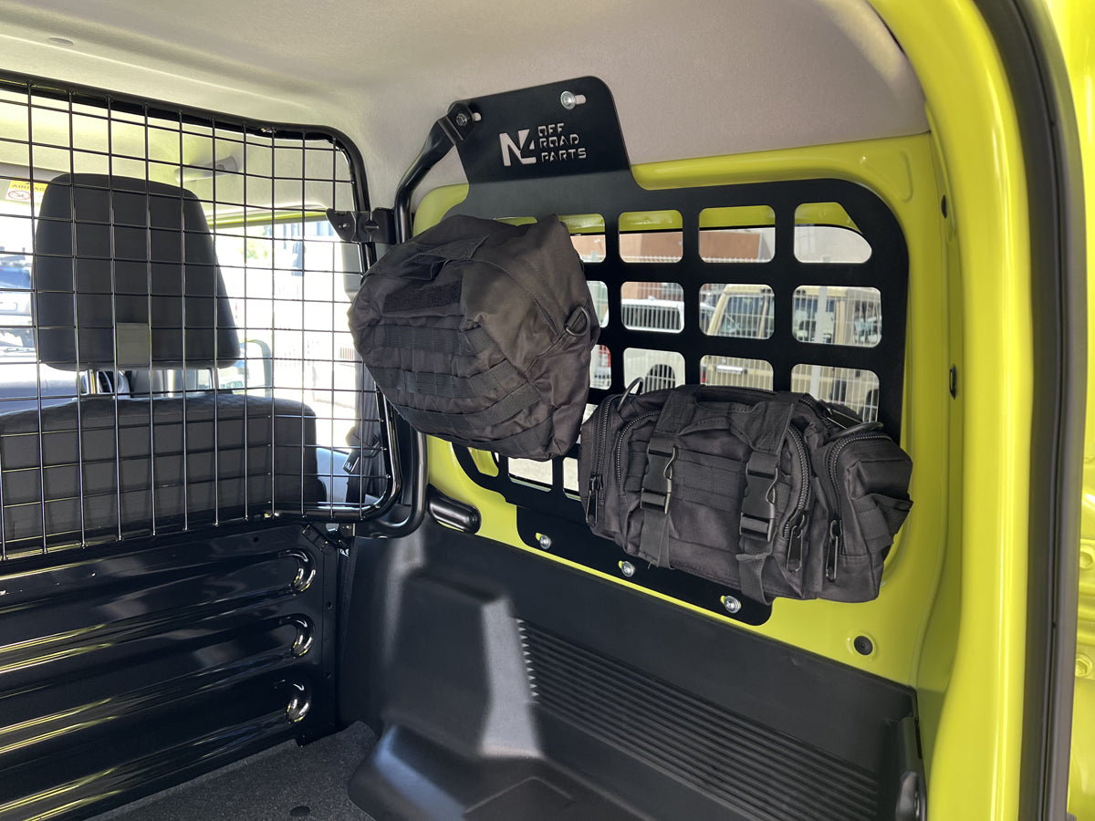 Kit supports accessoires MOLLE pour intérieur de vitres arrière Suzuki Jimny 2018+ N4-Offroad, fixation robuste et pratique.