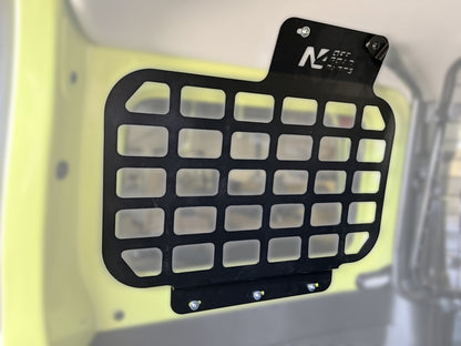 Kit supports accessoires MOLLE pour intérieur de vitres arrière Suzuki Jimny 2018+ N4-Offroad, robuste et pratique.
